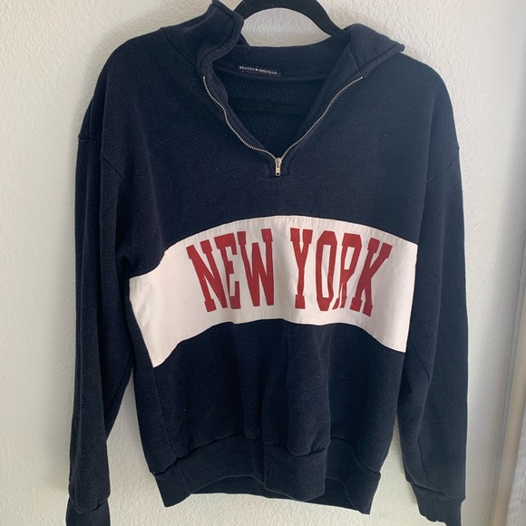 Brandy Melville “New York” Sweater - Picture 1 of 1